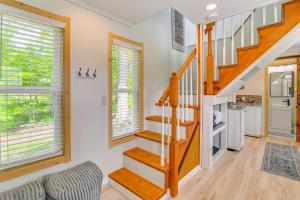 Mynd úr myndasafni af 2 Mi to MSU Tiny Home with Furnished Deck! í Starkville