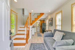 Gambar di galeri bagi 2 Mi to MSU Tiny Home with Furnished Deck! di Starkville