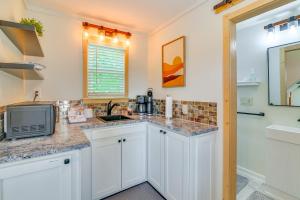 Mynd úr myndasafni af 2 Mi to MSU Tiny Home with Furnished Deck! í Starkville +18 myndir