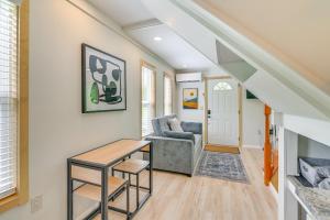 Gambar di galeri bagi 2 Mi to MSU Tiny Home with Furnished Deck! di Starkville