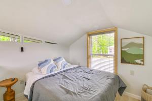 Gambar di galeri bagi 2 Mi to MSU Tiny Home with Furnished Deck! di Starkville