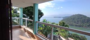 a balcony with a view of the water at Casa de Junqueira Mangaratiba in Mangaratiba