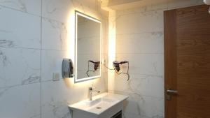 Afbeelding uit fotogalerij van Varyant Hotel in Konak