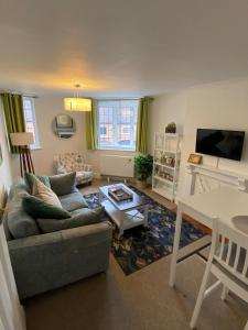 Μια τηλεόραση ή/και κέντρο ψυχαγωγίας στο Gallery Apartment