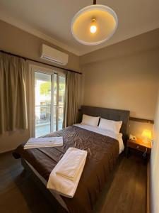 Postel nebo postele na pokoji v ubytování Hotel Koutriaris