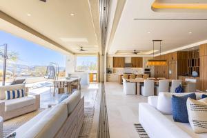 Posezení v ubytování Solesta 4BR Villa and Luxury Casita by The Agency Baja