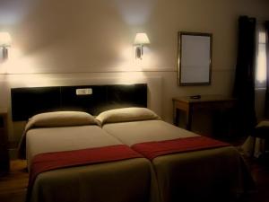 Posteľ alebo postele v izbe v ubytovaní Hostal Canovas