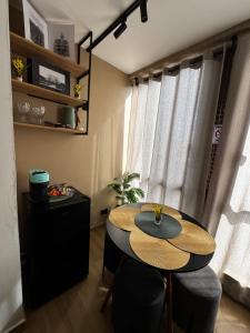 a room with a table with a hat on it at Bela Curitiba Aparthotel in Curitiba
