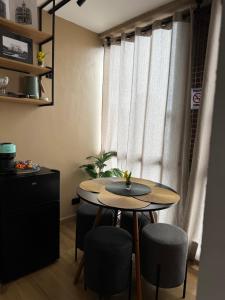 a table and chairs in a room with a window at Bela Curitiba Aparthotel in Curitiba +7 photos
