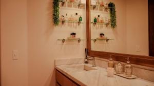 Koupelna v ubytování Romantic Escape with view of the iconic Cabo arch! + 15 fotografií