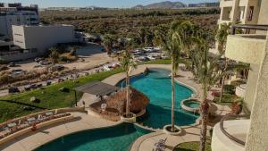 Bazén v ubytování Romantic Escape with view of the iconic Cabo arch! nebo v jeho okolí