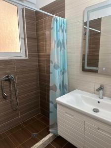 Ένα μπάνιο στο Casa Majlinda