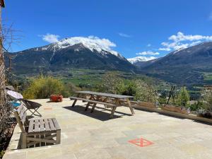 Kuvagallerian kuva majoituspaikasta Gîte confort 15 couchages, vue panoramique Montagne Hautes Alpes, Terrasses, joka sijaitsee kohteessa Embrun