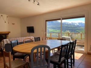 Fotografie z fotogalerie ubytování Gîte confort 15 couchages, vue panoramique Montagne Hautes Alpes, Terrasses v destinaci Embrun