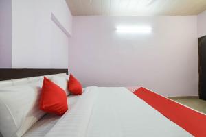 Postel nebo postele na pokoji v ubytování Hotel O Iris Lite