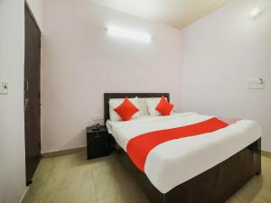 Postel nebo postele na pokoji v ubytování Hotel O Iris Lite