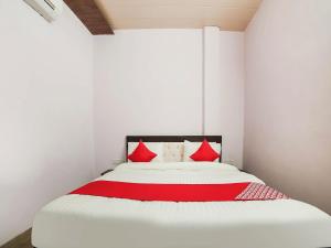Postel nebo postele na pokoji v ubytování Hotel O Iris Lite