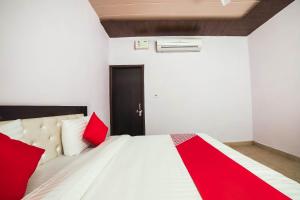 Postel nebo postele na pokoji v ubytování Hotel O Iris Lite