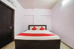 Postel nebo postele na pokoji v ubytování Hotel O Iris Lite