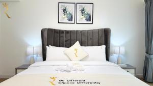 Postel nebo postele na pokoji v ubytování Trendy 1BR with Pool n Gym in Raha Loft