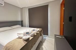 a hotel room with a bed with towels on it at Duplex Super Charmoso 200m Praia Bessa 3 Pessoas in Nossa Senhora do Livramento +20 photos