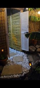 Fotografie z fotogalerie ubytování Romantic Glamping Bell tent with private unique bathroom v destinaci Ponta do Sol