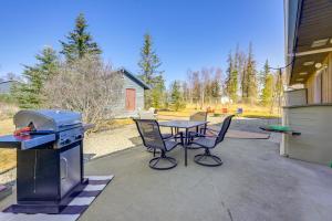 Fotografie z fotogalerie ubytování Yard Space with Fire Pit Kenai Getaway! v destinaci Kenai