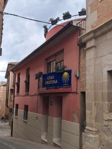 Fotografie z fotogalerie ubytování ALBERGUE CASA ARQUEÑA sólo peregrinos con credenciales v destinaci Los Arcos
