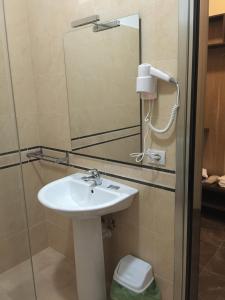 Koupelna v ubytování Herges Hotel