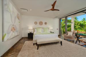 Postel nebo postele na pokoji v ubytování Your Own Luxury Private Resort Within A Resort At Seaglass 810 At Andaz Maui + 32 fotografií
