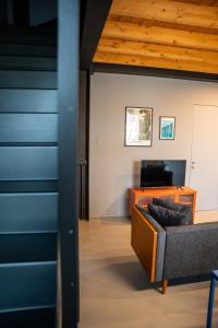 Μια τηλεόραση ή/και κέντρο ψυχαγωγίας στο LHE Luxe Loft