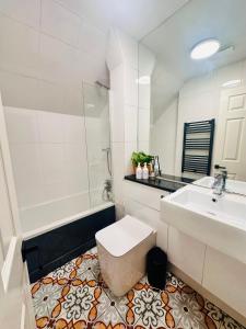 Ένα μπάνιο στο High Rise Apartment +12 φωτογραφίες
