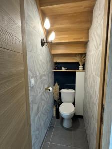 Koupelna v ubytování Maison neuve Contemporaine + 14 fotografií