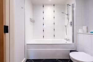 Ένα μπάνιο στο Luxury Apartment New Street Birmingham +49 φωτογραφίες
