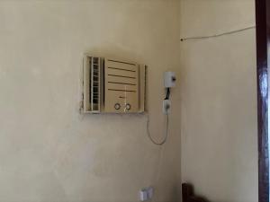 a room with a air conditioner on a wall at Encanto do Beija-flor in Angra dos Reis