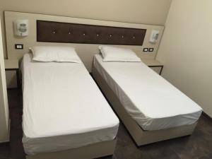 Postel nebo postele na pokoji v ubytování Herges Hotel