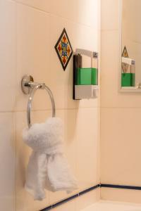 a towel dispenser in a shower in a bathroom at Habitacion triple clasica - Casa Esmeralda in San José