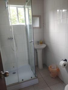 Ένα μπάνιο στο Cabañas Costabudy