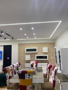 a dining room with a table and chairs at Wealthy in Madīnat ash Shurūq