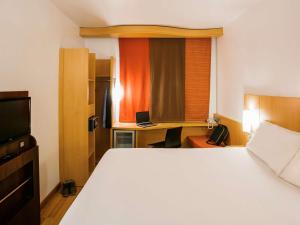 Postel nebo postele na pokoji v ubytování Ibis Lagos Ikeja + 37 fotografií