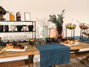 Makanan di atau berdekatan hotel