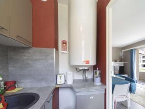 Кухня или мини-кухня в Appartement 4 pers, 1 chambre, balcon pied de pistes Gourette - FR-1-400-138
