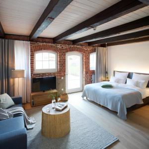 Postel nebo postele na pokoji v ubytování meinwolfsburg hotel auf dem rittergut vormals Yard Boarding Hotel