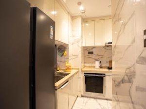 Köök või kööginurk majutusasutuses Yiweidu Youth Apartment