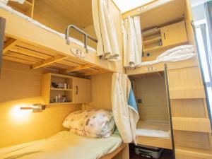 Narivoodi või narivoodid majutusasutuse Yiweidu Youth Apartment toas