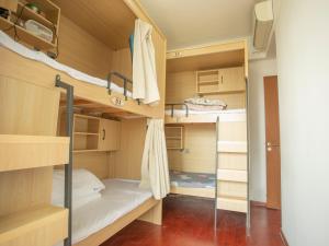 Köök või kööginurk majutusasutuses Yiweidu Youth Apartment