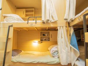 Voodi või voodid majutusasutuse Yiweidu Youth Apartment toas