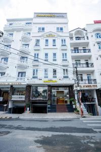 Budova, kde se hotel nachází + 37 fotografií