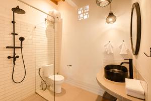 Ένα μπάνιο στο Brand-New Loft Balangan Village +37 φωτογραφίες