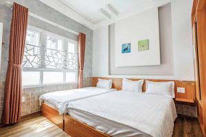 Postel nebo postele na pokoji v ubytování Thanh Anh 2 Hotel - Gần Chợ Đêm Đà Lạt
